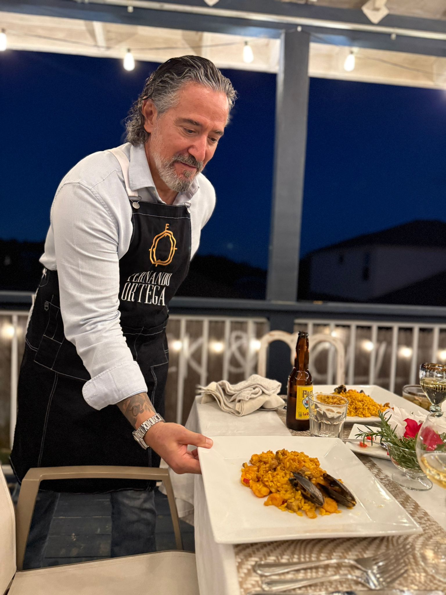 Live Spanish paella catering